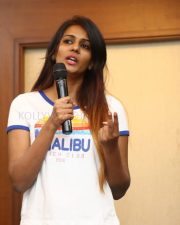 Tamil Actress Meera Mithun Stills 01