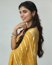 Actress Gayathri Ramana at Mansion House Mallesh Teaser Launch Pictures 15