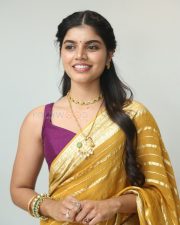 Actress Gayathri Ramana at Mansion House Mallesh Teaser Launch Pictures 18