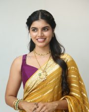 Actress Gayathri Ramana at Mansion House Mallesh Teaser Launch Pictures 21