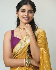 Actress Gayathri Ramana at Mansion House Mallesh Teaser Launch Pictures 25