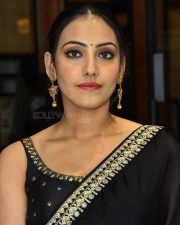 Heroine Shreyasi Sen at Nilave Movie Pre Release Event Photos 21