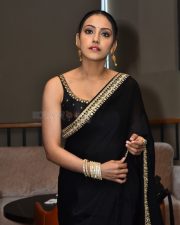 Heroine Shreyasi Sen at Nilave Movie Pre Release Event Photos 31