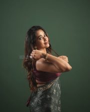 Mysterious Actress Kaavya Arivumani in a Dark Grey Printed Saree Photos 02