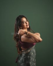 Mysterious Actress Kaavya Arivumani in a Dark Grey Printed Saree Photos 02