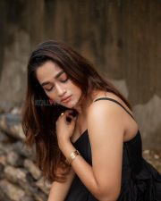 Pandian Stores Actress Kaavya Arivumani in a Black V Neck Sleeveless Dress with Spaghetti Straps Pictures 01