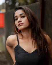 Pandian Stores Actress Kaavya Arivumani in a Black V Neck Sleeveless Dress with Spaghetti Straps Pictures 03 Pandian Stores Actress Kaavya Arivumani in a Black V Neck Sleeveless Dress with Spaghetti Straps Pictures 03