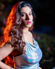 Sexy Actress Vishnu Priya Bhimeneni in a Silver Metallic Halter Chain Top with a Dark Denim Jeans Photos 04 Sexy Actress Vishnu Priya Bhimeneni in a Silver Metallic Halter Chain Top with a Dark Denim Jeans Photos 04