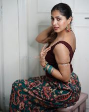 Casual Actress Sahar Krishnan in a burgundy top with patterned skirt Photos 06