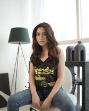 Ek Farzi Love Story Actress Reem Sameer Shaikh in a Black Sleeveless Tank Top with a Denim Jeans Photos 02