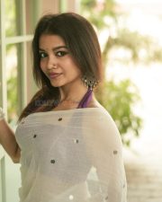Elegant Actress Sanjana Tiwari in a white embroidered saree Photos 09