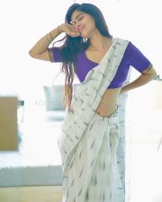 Glamorous Actress Rose Sardana in a Purple Crop Top Photos 01