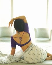 Glamorous Actress Rose Sardana in a Purple Crop Top Photos 10