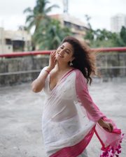 Mirzapur Escort Poonam Rajput in a Classic White Saree with a Pink Border and a Cleavage Neck Blouse Photos 02