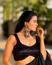 Enigmatic Actress Bhaweeka Chaudhary in a Dark Maroon Metallic Saree Photos 07