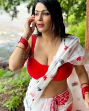 Ghum Hai Kisikey Pyaar Meiin Actress Yamini Malhotra in a White Saree with Deep Neck Cleavage Red Blouse Photos 02