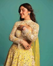 Sparkling Actress Ashnoor Kaur in a Yellow Lehenga Photos 04
