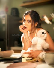 Endearing Actress Shruti Prakash in a White Lace Corset Top And White Shorts Photos 01