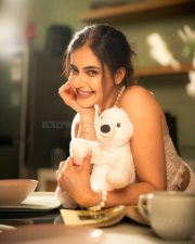 Endearing Actress Shruti Prakash in a White Lace Corset Top And White Shorts Photos 02