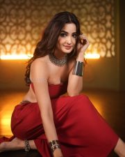 Splitsvilla 15 contestant Shubhi Joshi in a Red Strapless Crop Top and Matching Red Pants Photos 03