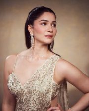 Dazzling Sara Tendulkar in a Stunning Golden Gown Pictures 03