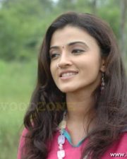 Vivid Actress Suhasi Dhami in a Pink Embroidered Kurta with Tiered Skirt Photos 17 Vivid Actress Suhasi Dhami in a Pink Embroidered Kurta with Tiered Skirt Photos 17