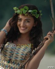 Vivid Actress Suhasi Dhami in a Turquoise Beach Dress with Gold Corset and Leaf Crown Photos 171 Vivid Actress Suhasi Dhami in a Turquoise Beach Dress with Gold Corset and Leaf Crown Photos 171